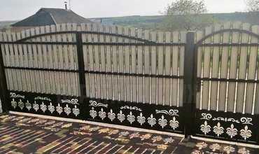 распашные ворота в коттеджный поселок