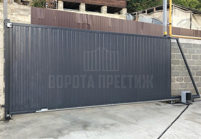 Синие автоматические ворота Comunello из профнастила ОТ-270 - фото 2